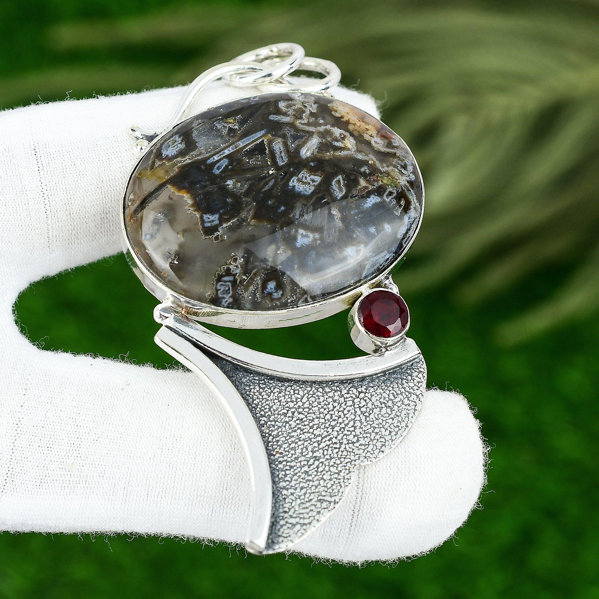 925 Silver Stick Agate Gemstone Mozambique Garnet Bezel Sister Trendy Pendant
925 Silver Stick Agate Gemstone Mozambique Garnet Bezel Sister Trendy Pendant