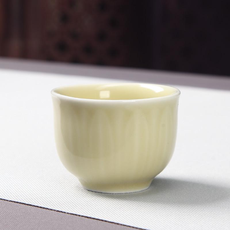 Лунцюаньский селадон Гэ窑 Чашка для дегустации чая с ледяной трещиной и лепестками лотоса
Лунцюаньский селадон Гэ窑 Чашка для дегустации чая с ледяной трещиной и лепестками лотоса