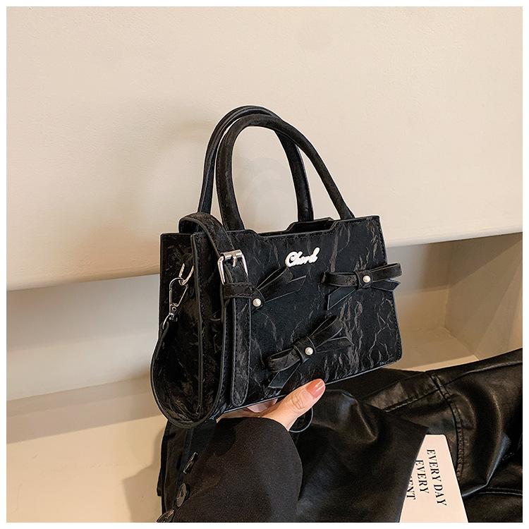 Высококачественная универсальная модная маленькая квадратная сумка весна и лето 2025 новый нишевый дизайн сумка-мессенджер женская сумочка чёрный
Высококачественная универсальная модная маленькая квадратная сумка весна и лето 2025 новый нишевый дизайн сумка-мессенджер женская сумочка чёрный