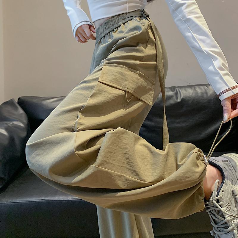 Летние прохладные женские брюки-джоггеры из ледяного шелка — быстросохнущие и дышащие XXL
Летние прохладные женские брюки-джоггеры из ледяного шелка — быстросохнущие и дышащие XXL