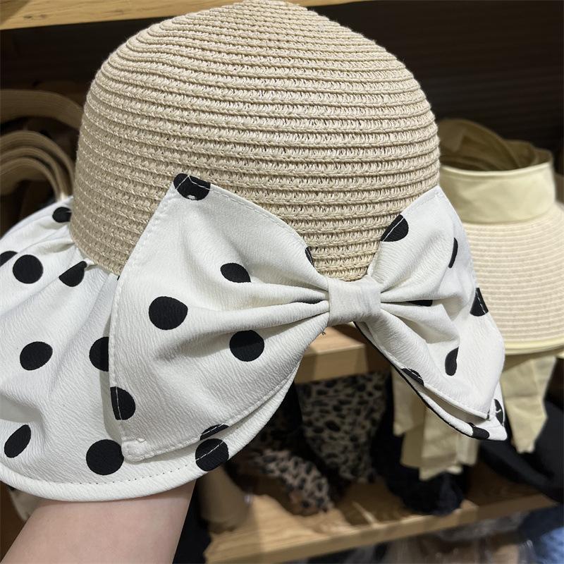 Bucket hat women s vinyl big edge sun protection UV sun hat polka dot splicing outdoor beach travel face cover sun hat summer Adult (56-58cm) хакі
Bucket hat women s vinyl big edge sun protection UV sun hat polka dot splicing outdoor beach travel face cover sun hat summer Adult (56-58cm) хакі