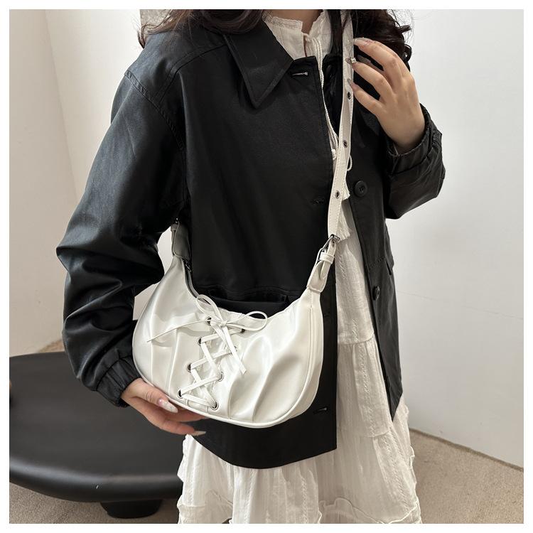 Premium sense niche lace-up bow bag women s 2025 new temperament red shoulder bag sweet and cool messenger bag
Premium sense niche lace-up bow bag women s 2025 new temperament red shoulder bag sweet and cool messenger bag