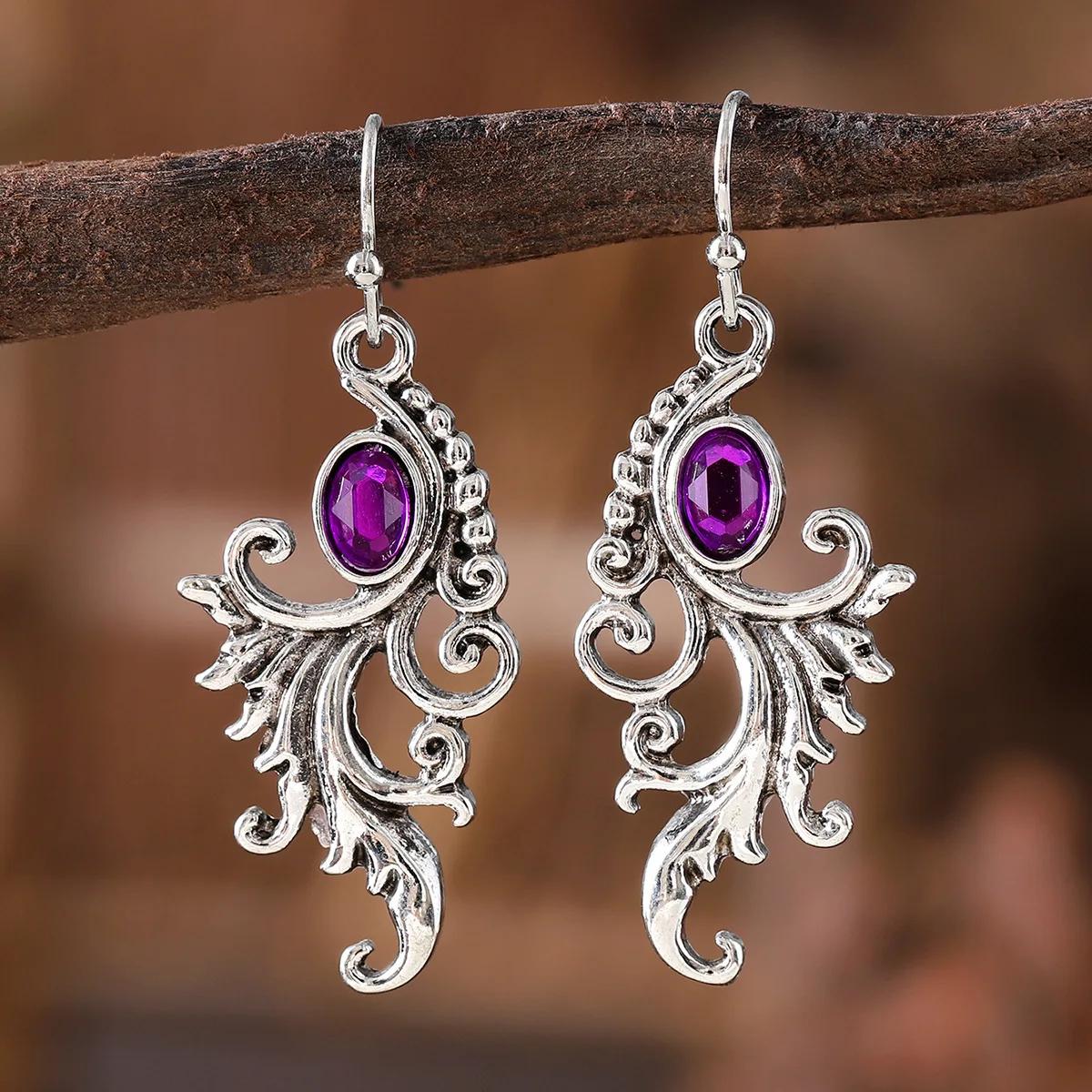 Retro exquisite carved leaf pendant earrings, Bohemian niche and simple earrings
Retro exquisite carved leaf pendant earrings, Bohemian niche and simple earrings
