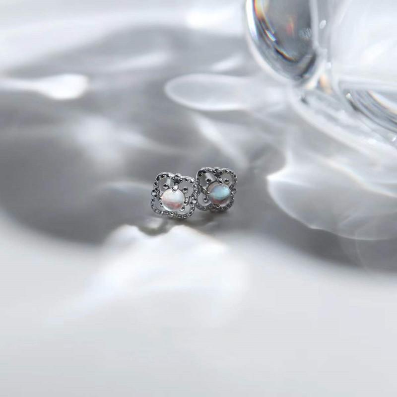 Серьги-гвоздики из стерлингового серебра 925 пробы с полым опалом для женщин, необычный дизайн, ретро, доступные роскошные серьги с лунным камнем 925
Серьги-гвоздики из стерлингового серебра 925 пробы с полым опалом для женщин, необычный дизайн, ретро, доступные роскошные серьги с лунным камнем 925