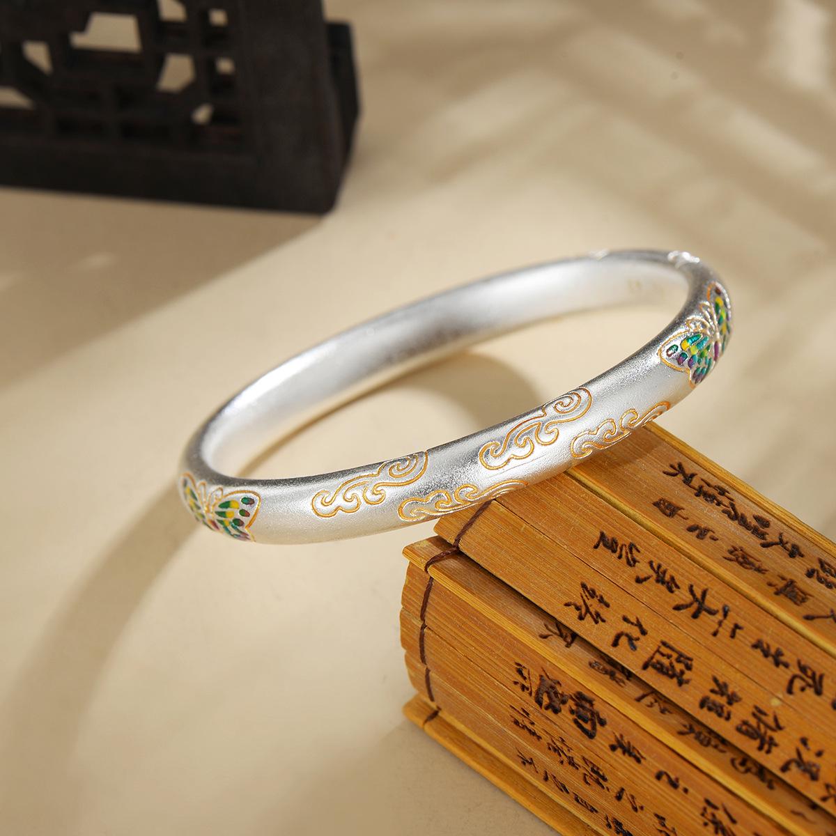 Браслет-клуазонне с бабочкой, расписанный золотой краской - Новый китайский стиль с благоприятными облаками и посеребренным покрытием
Браслет-клуазонне с бабочкой, расписанный золотой краской - Новый китайский стиль с благоприятными облаками и посеребренным покрытием