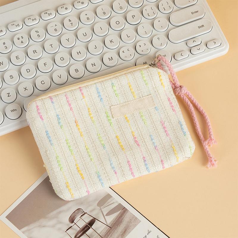 Свежая простая косметичка большой вместимости, сумка для макияжа, сумки для хранения карандашей, дорожный портативный органайзер, туалетные сумки
Свежая простая косметичка большой вместимости, сумка для макияжа, сумки для хранения карандашей, дорожный портативный органайзер, туалетные сумки