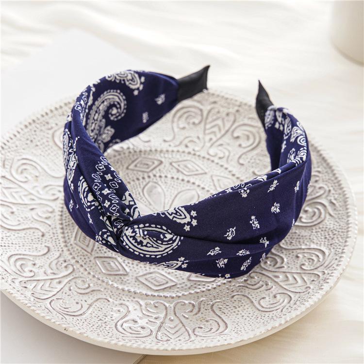 New Wide Version Cross-edge Hairband Made of Fabric, Suitable for Women, Versatile Hair Accessory for All Occasions темно-синього кольору
New Wide Version Cross-edge Hairband Made of Fabric, Suitable for Women, Versatile Hair Accessory for All Occasions темно-синього кольору