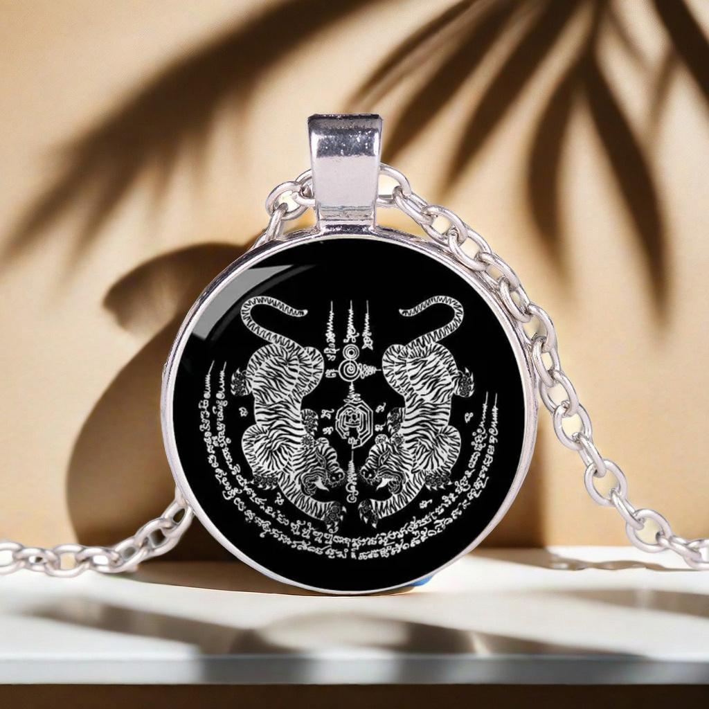 Double Tiger Pendant Necklace, A Thai Boxing Style Protective Amulet. Suitable For Everyday Wear, For Both Men And Women.
Double Tiger Pendant Necklace, A Thai Boxing Style Protective Amulet. Suitable For Everyday Wear, For Both Men And Women.