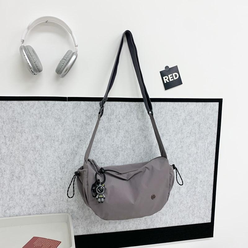 Dumpling Bag Women S Leisure Large-Capacity Commuting Fashion Messenger Bag Light Small Satchel Men
Dumpling Bag Women S Leisure Large-Capacity Commuting Fashion Messenger Bag Light Small Satchel Men