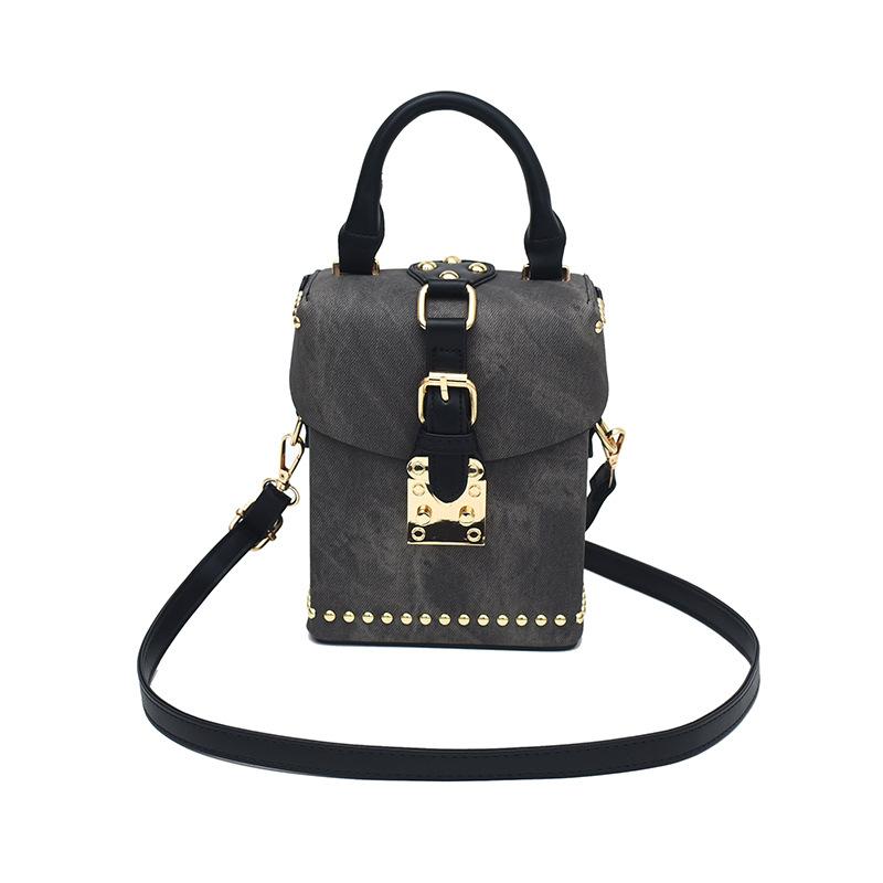 Bags women s bag 2025 new European and American fashion rivet shoulder bag niche retro portable messenger box bag чорний
Bags women s bag 2025 new European and American fashion rivet shoulder bag niche retro portable messenger box bag чорний