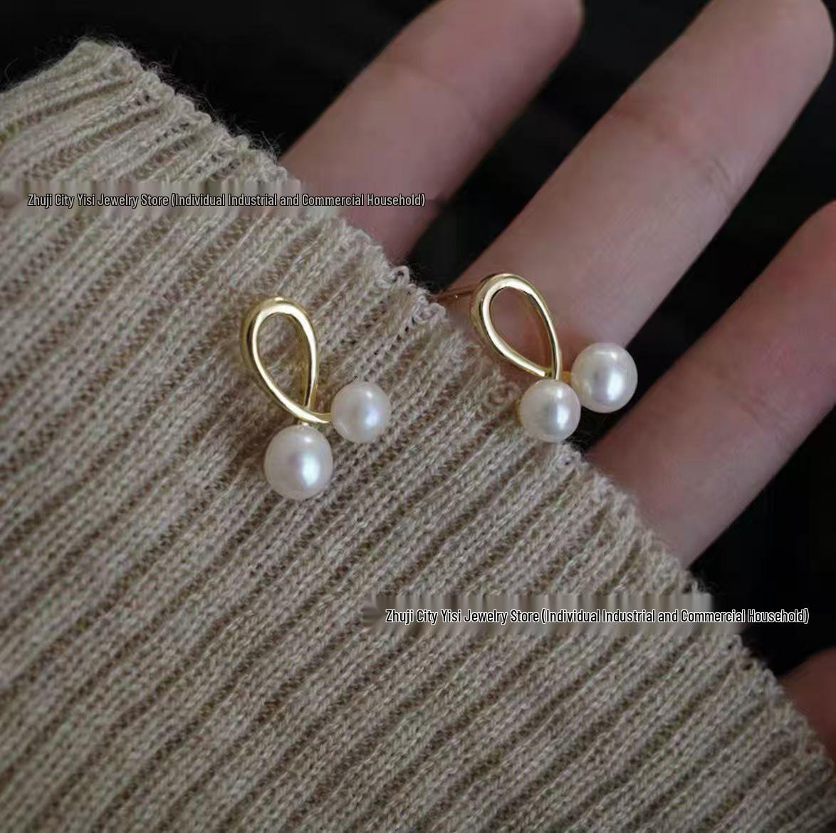 Light Luxury Natural Freshwater Pearl Earrings with Cross Design, Pure Silver Ear Pins, Gift Box Included Other
Light Luxury Natural Freshwater Pearl Earrings with Cross Design, Pure Silver Ear Pins, Gift Box Included Other