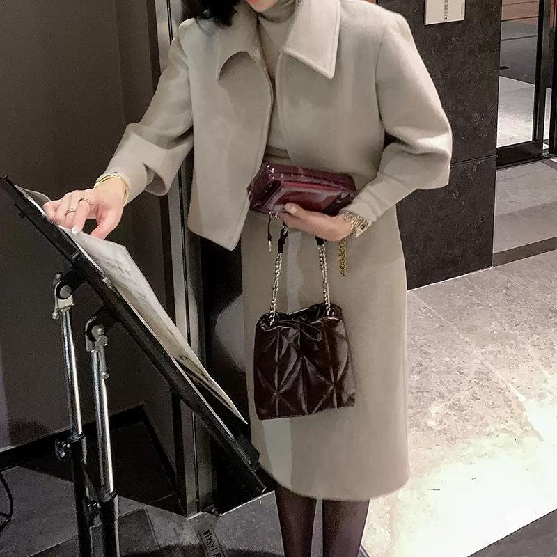 LICKYSE Elegant Woolen Two-Piece Suit: Short Jacket & Skirt - 2026 Winter Collection L
LICKYSE Elegant Woolen Two-Piece Suit: Short Jacket & Skirt - 2026 Winter Collection L