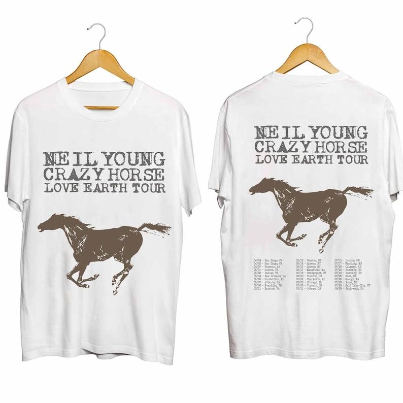 300GSM Heavy Cotton T-Shirt Neil Young and Crazy Horse Tour Shirt Neil Young Fan Shirt Neil Young Concert Shirt Crazy Horse Tour Tee
300GSM Heavy Cotton T-Shirt Neil Young and Crazy Horse Tour Shirt Neil Young Fan Shirt Neil Young Concert Shirt Crazy Horse Tour Tee