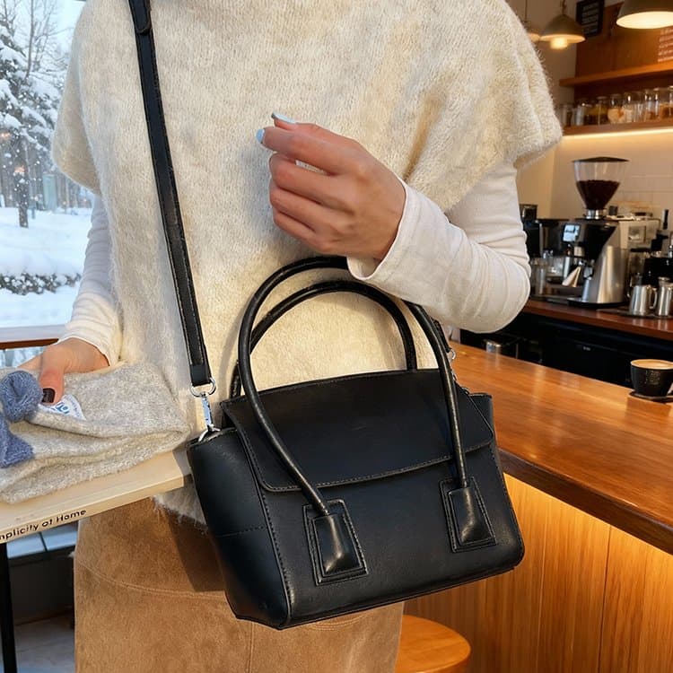 Simple Flip Small Square Bag Women s Portable Messenger Bag чёрный
Simple Flip Small Square Bag Women s Portable Messenger Bag чёрный