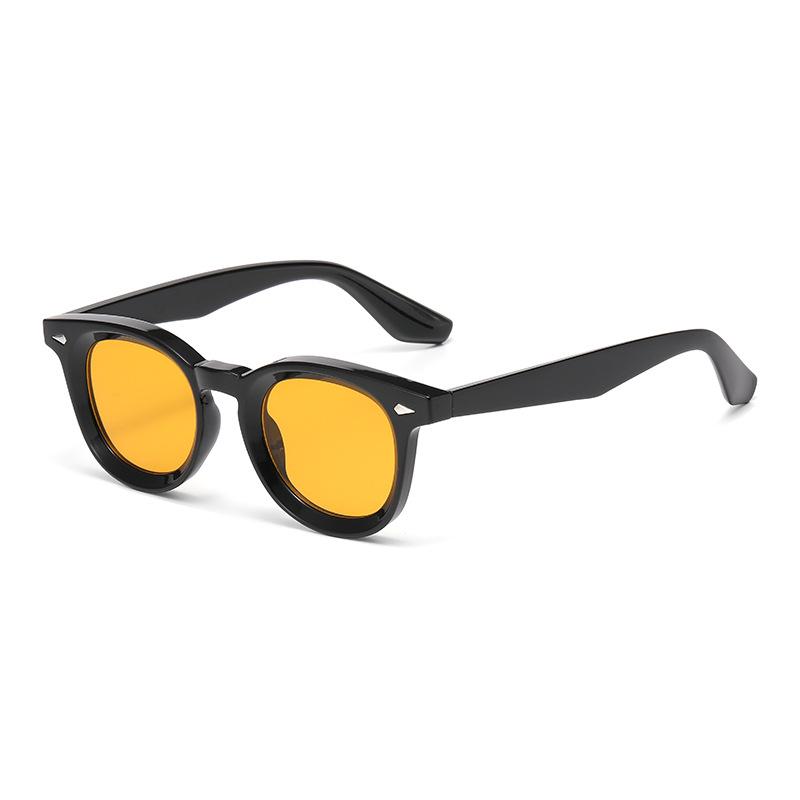 Classic Rivet Sunglasses Women For Men Vintage Sun Eyeglasses Punk Popular Outdoor Use Driving Travel Luxurious Brand Style Designer Shade UV400
Classic Rivet Sunglasses Women For Men Vintage Sun Eyeglasses Punk Popular Outdoor Use Driving Travel Luxurious Brand Style Designer Shade UV400