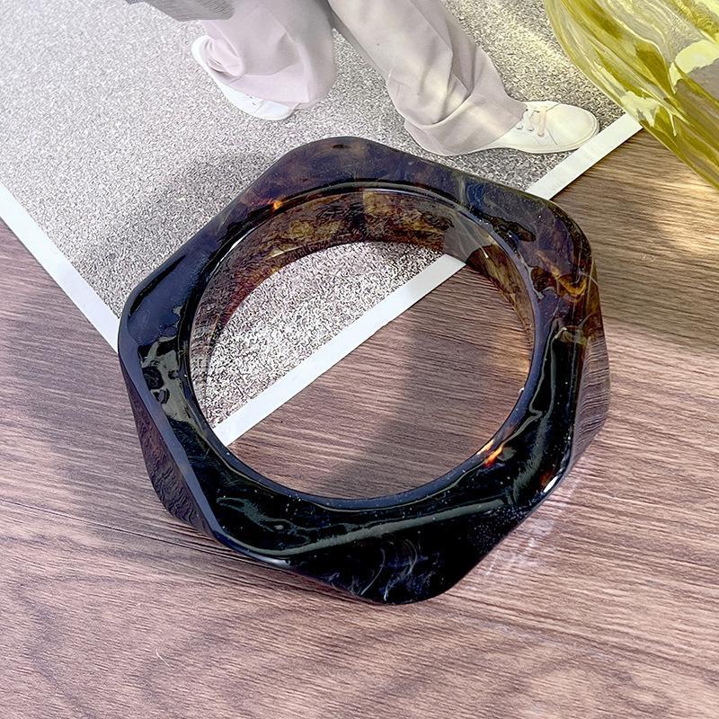 Vintage Polygon Acrylic Resin Chunky Bangles for Women Kpop Geometric Charm Bracelets Couple Jewelry Pulseras
Vintage Polygon Acrylic Resin Chunky Bangles for Women Kpop Geometric Charm Bracelets Couple Jewelry Pulseras