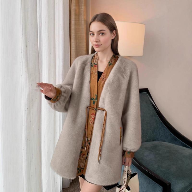 Women s V-Neck Mid-Length Faux Fur Coat Chinese Knot Button Loose Fit Warm Winter Outerwear S срібний
Women s V-Neck Mid-Length Faux Fur Coat Chinese Knot Button Loose Fit Warm Winter Outerwear S срібний