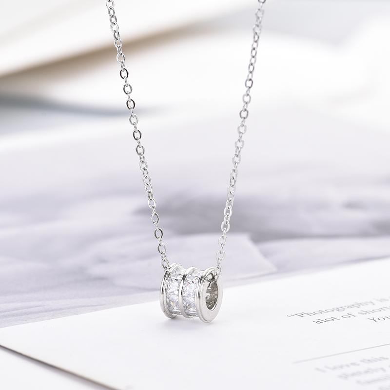 Fashion Cylinder Zincon Pendant Necklace Woman Stainless Steel Chain Choker Vintage Necklace Daily Zircon Gold Copper Color медный
Fashion Cylinder Zincon Pendant Necklace Woman Stainless Steel Chain Choker Vintage Necklace Daily Zircon Gold Copper Color медный