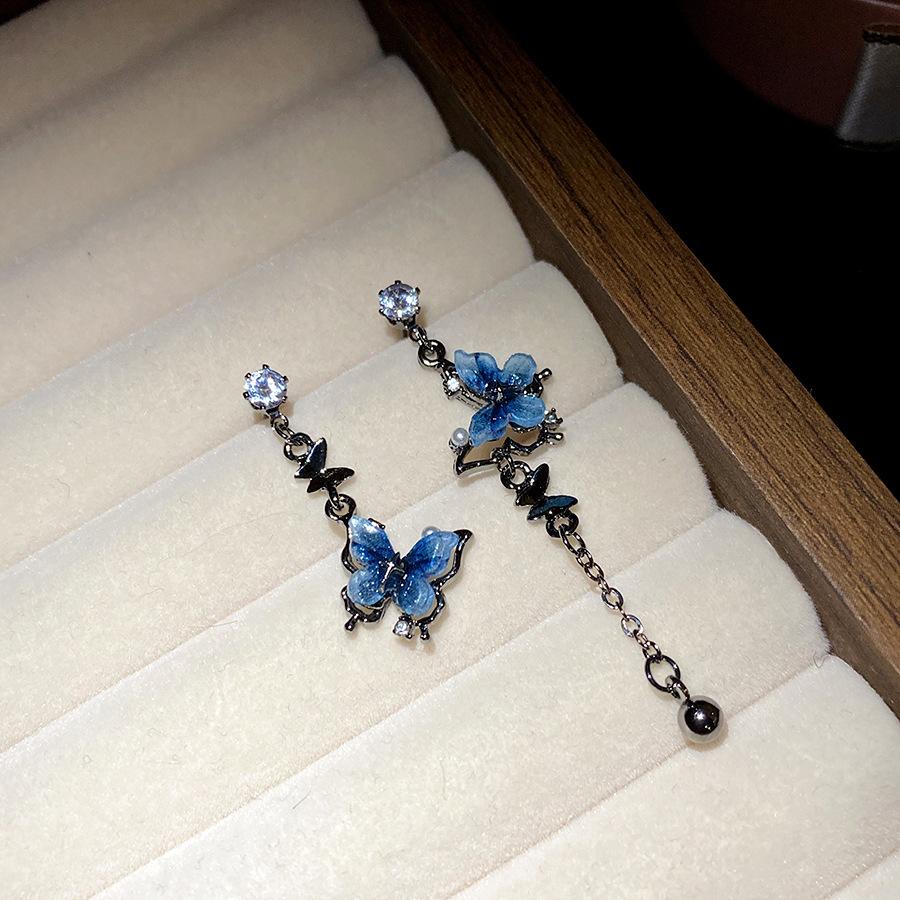 Silver needle zircon resin butterfly tassel earrings light luxury high-end stud earrings niche exquisite fashion temperament earrings women
Silver needle zircon resin butterfly tassel earrings light luxury high-end stud earrings niche exquisite fashion temperament earrings women