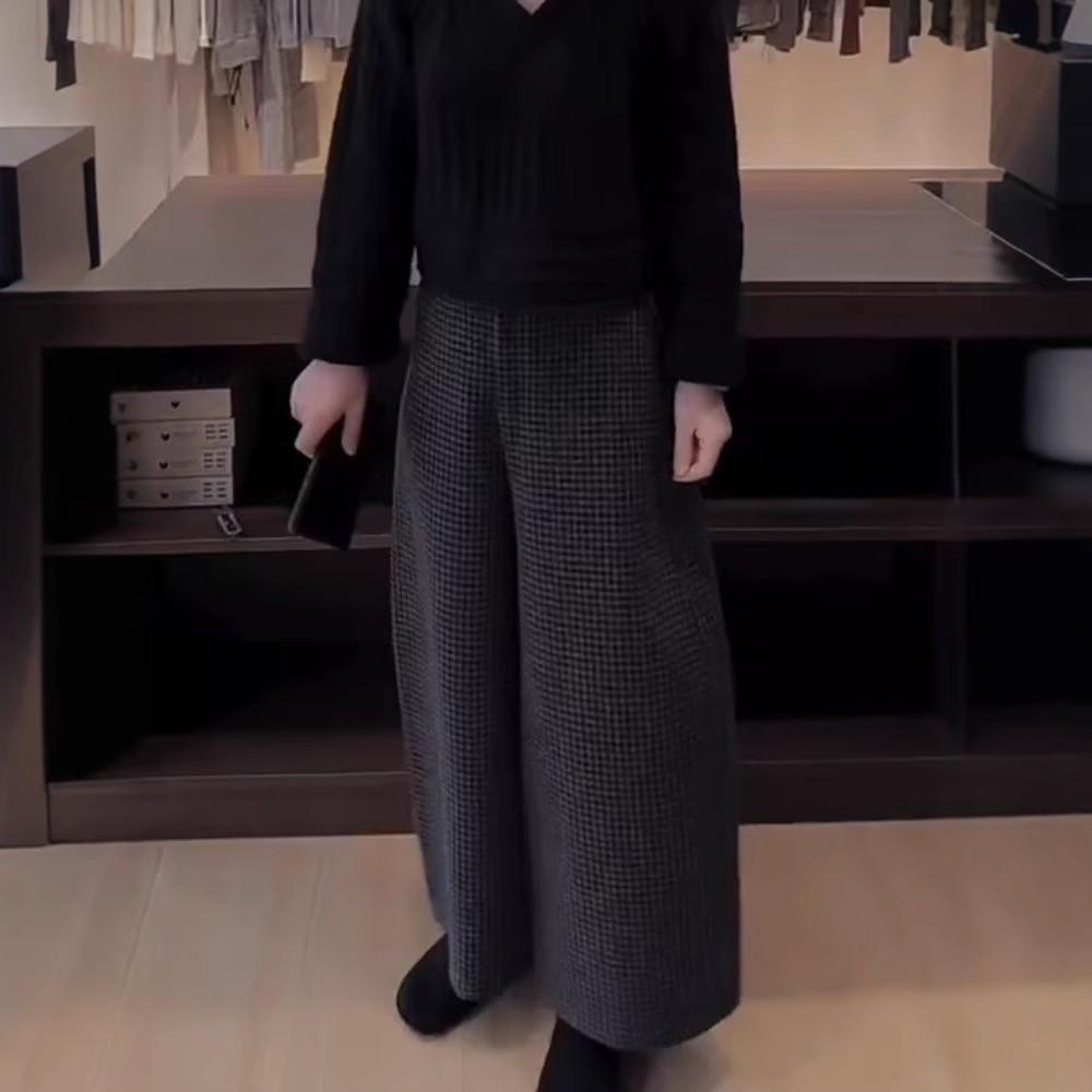 Korean Retro Plaid Wool Wide-Leg Pants - High-Waisted, Slimming, Cropped for Autumn/Winter 2024 3XL
Korean Retro Plaid Wool Wide-Leg Pants - High-Waisted, Slimming, Cropped for Autumn/Winter 2024 3XL