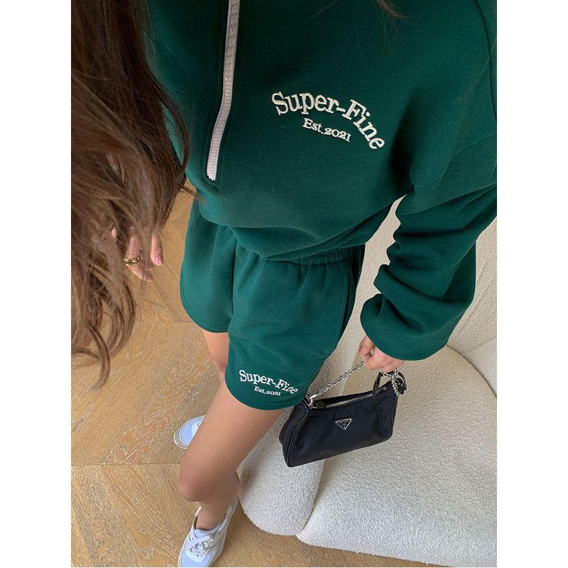 Retro Style Zipper Collar Letter Embroidery Contrast Color Sweatshirt Green shorts M
Retro Style Zipper Collar Letter Embroidery Contrast Color Sweatshirt Green shorts M