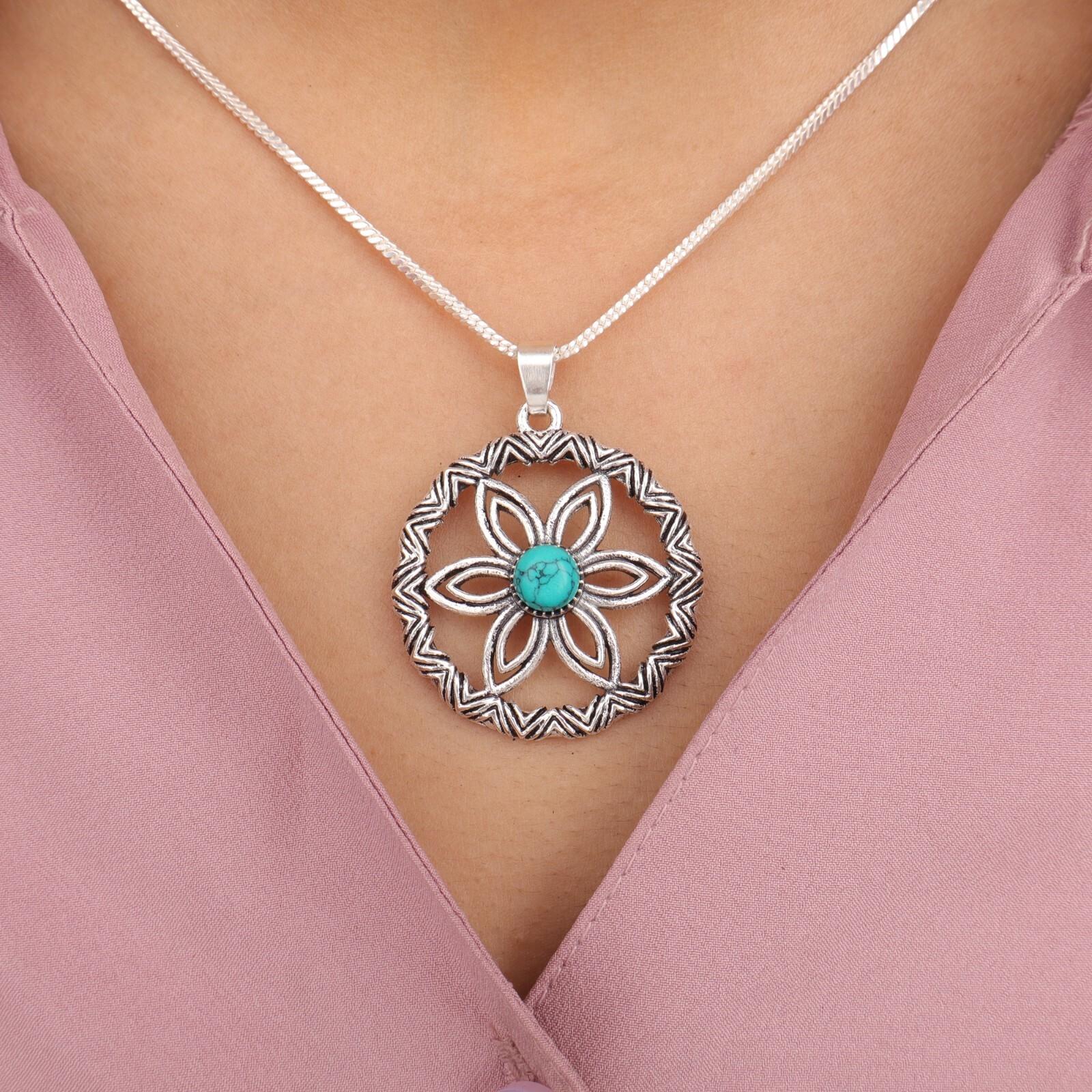 Blue Turquoise Gemstone 925 Sterling Silver Jewelry Handmade Pretty Pendant1.48 CP-29-29
Blue Turquoise Gemstone 925 Sterling Silver Jewelry Handmade Pretty Pendant1.48 CP-29-29
