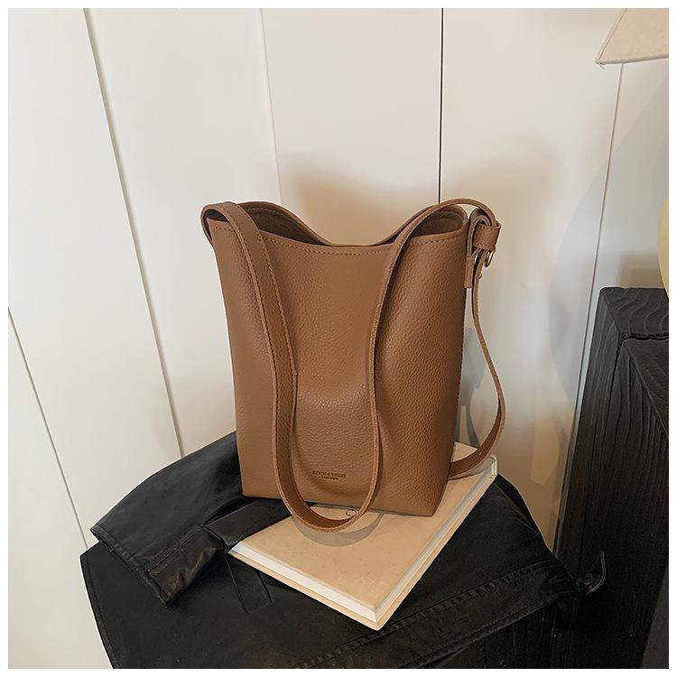 Ретро однотонна сумка-мессенджер для матері та дитини, проста повсякденна універсальна портативна сумка-відро великої місткості, сумка через плече One size коричневий
Ретро однотонна сумка-мессенджер для матері та дитини, проста повсякденна універсальна портативна сумка-відро великої місткості, сумка через плече One size коричневий