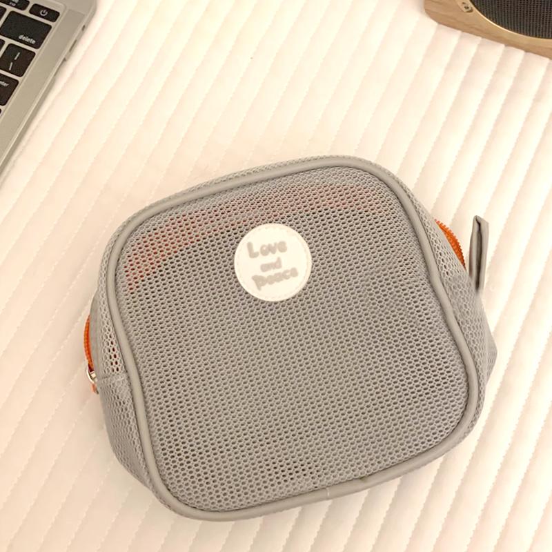 Portable Mesh Cosmetic Bag Dopamine Color Storage Makeup Case Women Mesh Toiletry Storage Pouch Organizer Travel Essentials сірий колір
Portable Mesh Cosmetic Bag Dopamine Color Storage Makeup Case Women Mesh Toiletry Storage Pouch Organizer Travel Essentials сірий колір