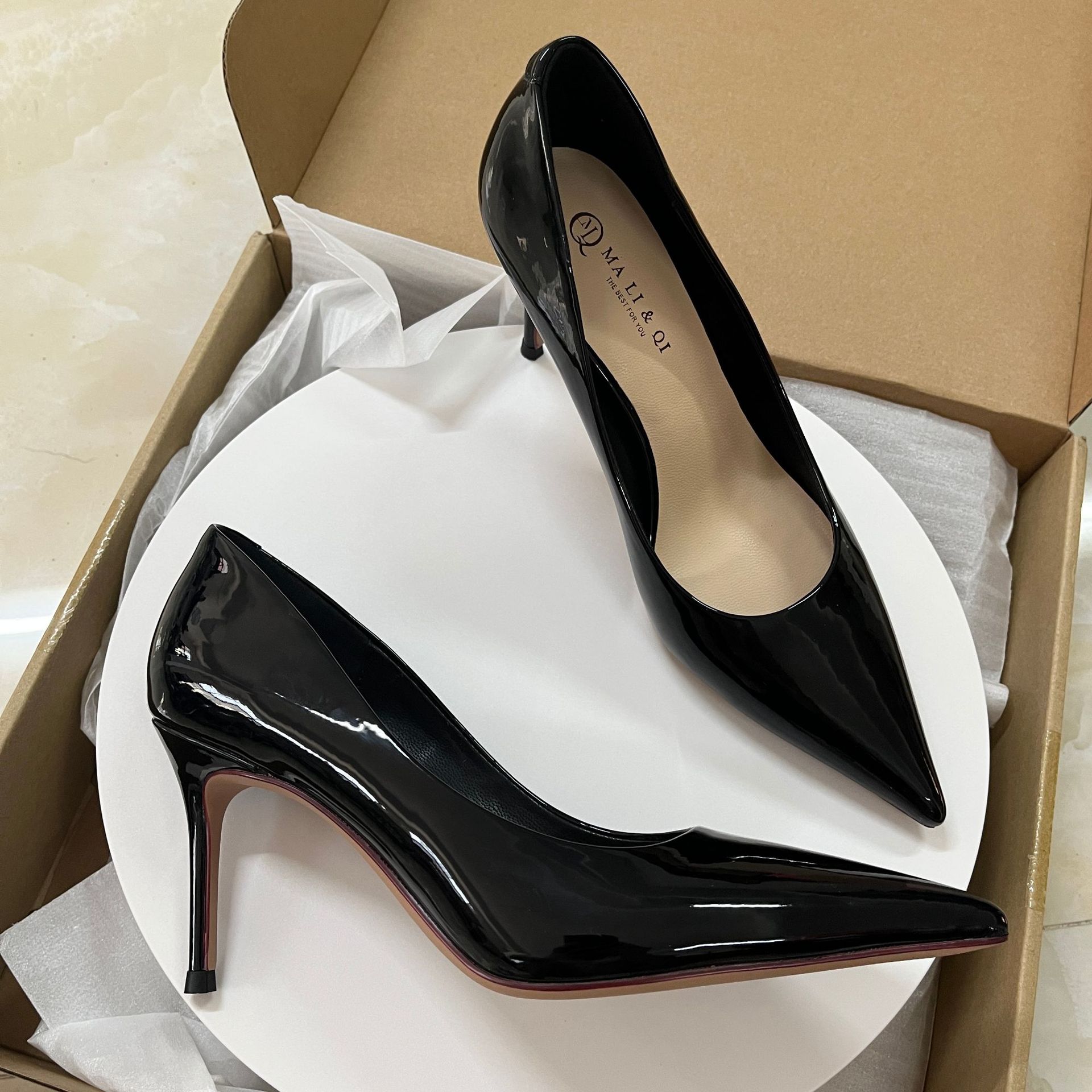 Женские туфли-лодочки на высоком каблуке из лакированной кожи телесного цвета, женские осенние новые туфли с открытым вырезом, острым носком, универсальные, простые, на тонком каблуке, профессиональные одинарные туфли для женщин 40
Женские туфли-лодочки на высоком каблуке из лакированной кожи телесного цвета, женские осенние новые туфли с открытым вырезом, острым носком, универсальные, простые, на тонком каблуке, профессиональные одинарные туфли для женщин 40