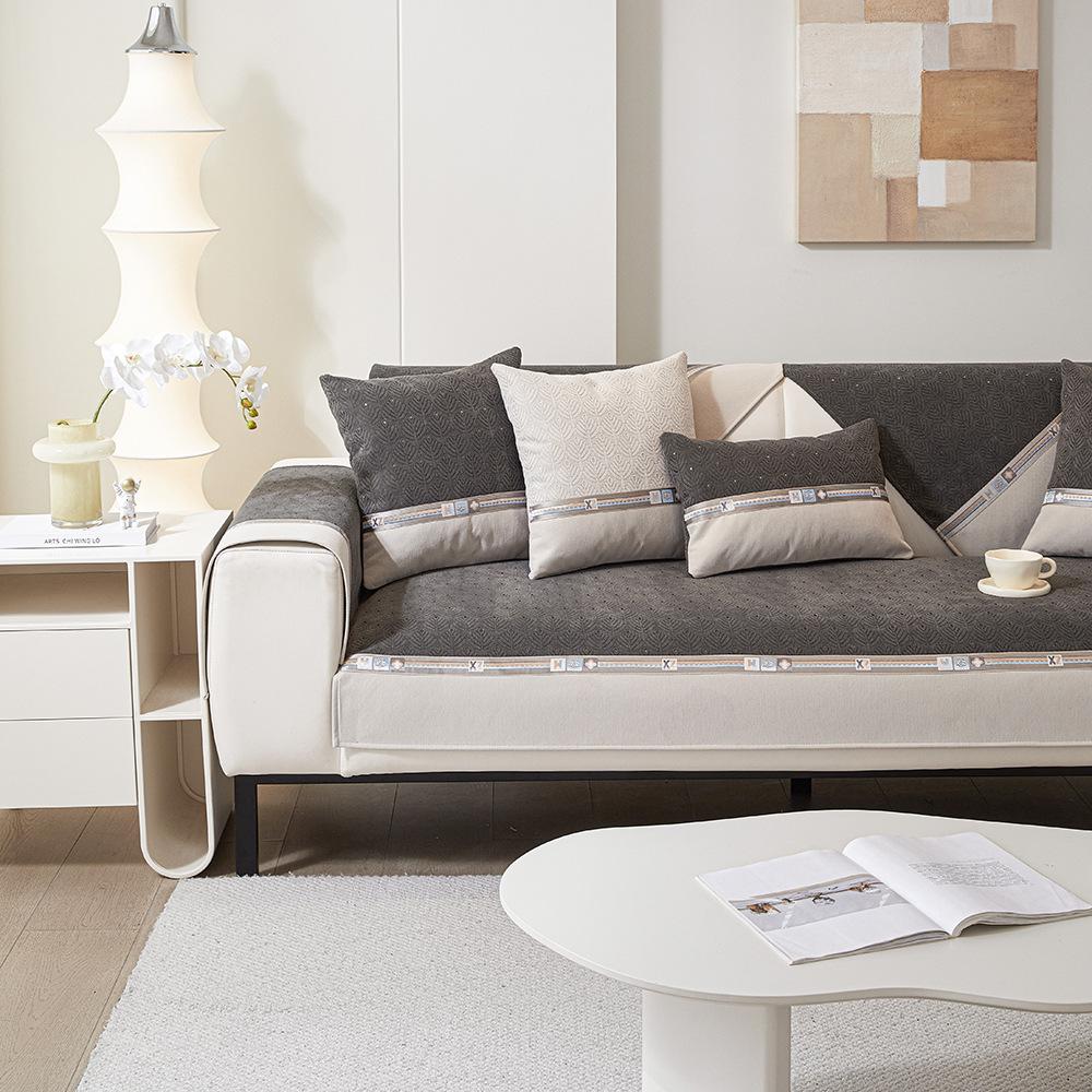 Universal Chenille Sofa Cushion Cover High-Grade Four Seasons Heart Leaf Design Light Luxury Soft Comfortable 70*70CM
Universal Chenille Sofa Cushion Cover High-Grade Four Seasons Heart Leaf Design Light Luxury Soft Comfortable 70*70CM