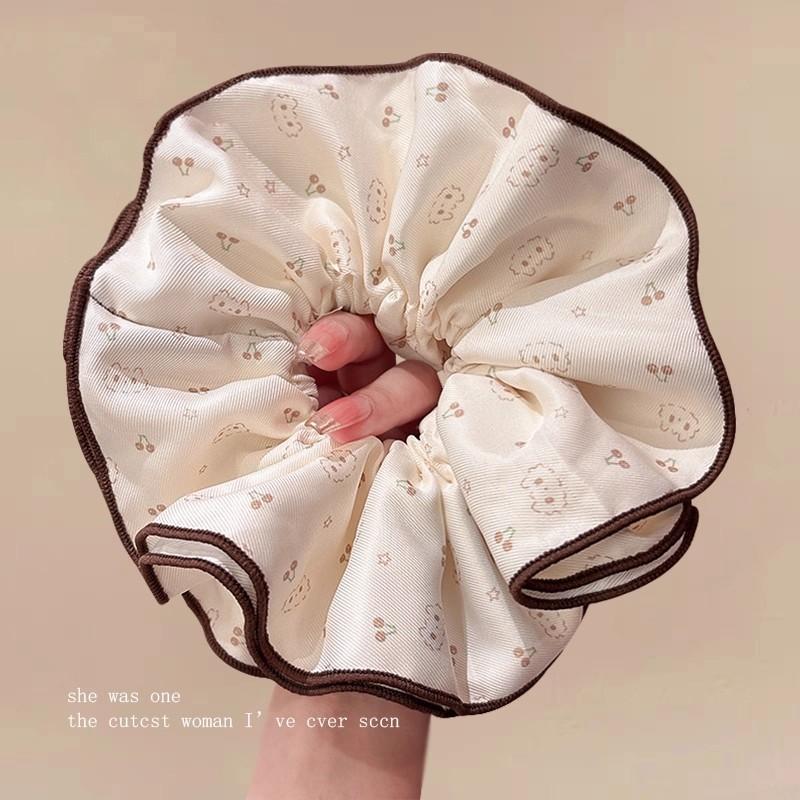 Gentle small fresh sweet girl floral black fungus edge large intestine hair band Mori literary new hair accessories
Gentle small fresh sweet girl floral black fungus edge large intestine hair band Mori literary new hair accessories