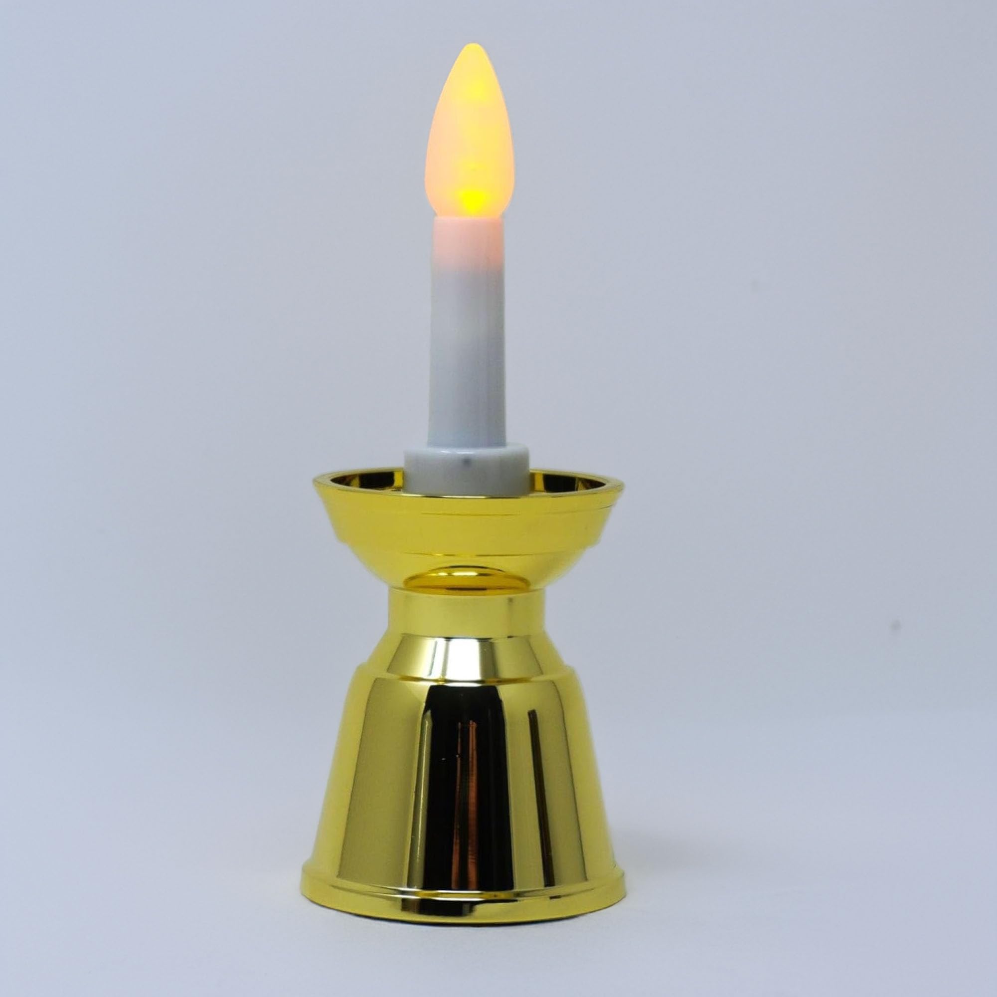 This flameless, safe LED electric candle in gold automatically turns off after about 10 minutes and provides a soft, flickering glow. The base is
This flameless, safe LED electric candle in gold automatically turns off after about 10 minutes and provides a soft, flickering glow. The base is
