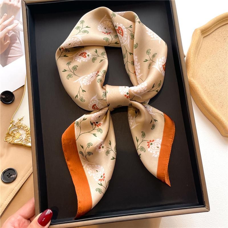 Luxury Brand Flower Print Square Scarf Women s Imitation Silk Scarf Casual Versatile Decoration Small Neck Scarf 70CMx70CM 70x70cm
Luxury Brand Flower Print Square Scarf Women s Imitation Silk Scarf Casual Versatile Decoration Small Neck Scarf 70CMx70CM 70x70cm