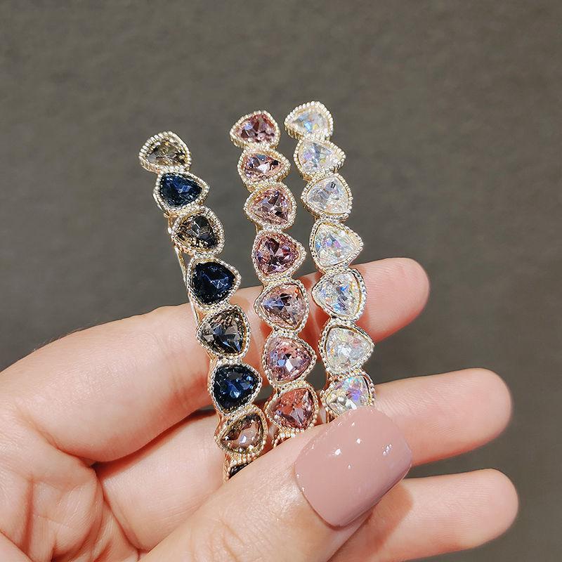 Adjustable Sparkling Crystal Hair Clip Frog Buckle for Bangs and Sides - One-Word Top Clip Hairpin Headwear
Adjustable Sparkling Crystal Hair Clip Frog Buckle for Bangs and Sides - One-Word Top Clip Hairpin Headwear