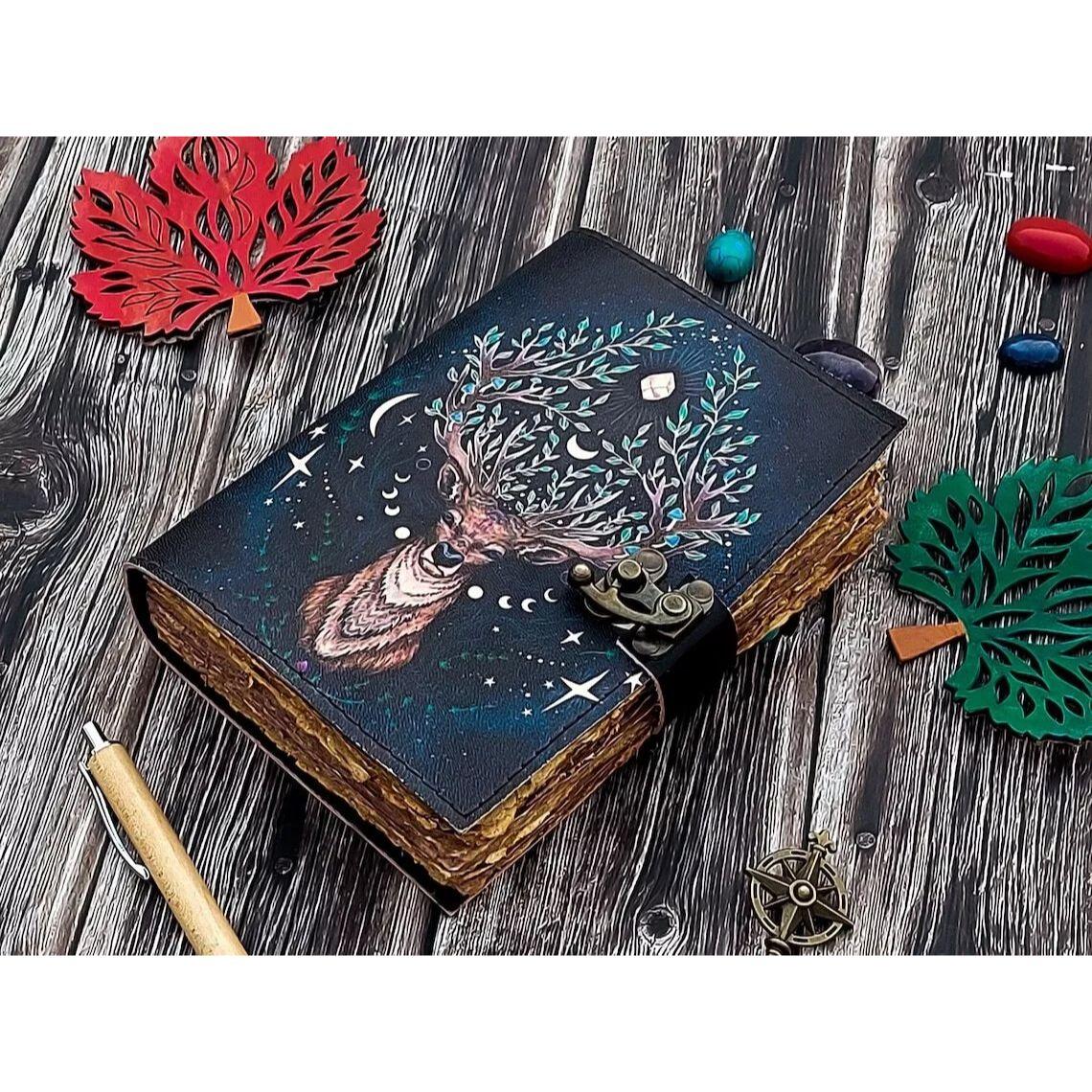 Винтажный кожаный журнал Deer Moon для мужчин и женщин с замком, антикварная ручная работа 7 x 5 in чёрный
Винтажный кожаный журнал Deer Moon для мужчин и женщин с замком, антикварная ручная работа 7 x 5 in чёрный