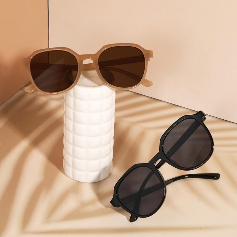 Lightweight two-tone horn-rimmed sunglasses 6667 brown
Lightweight two-tone horn-rimmed sunglasses 6667 brown