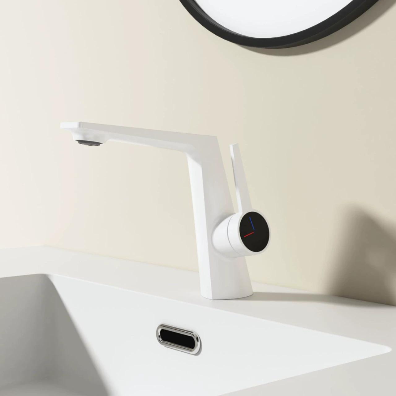 New Basin Faucet Bathroom single lever hot and cold Brass Sink Mixer Tap brush gold chrome black Basin Water Sink Mixer crane белый
New Basin Faucet Bathroom single lever hot and cold Brass Sink Mixer Tap brush gold chrome black Basin Water Sink Mixer crane белый