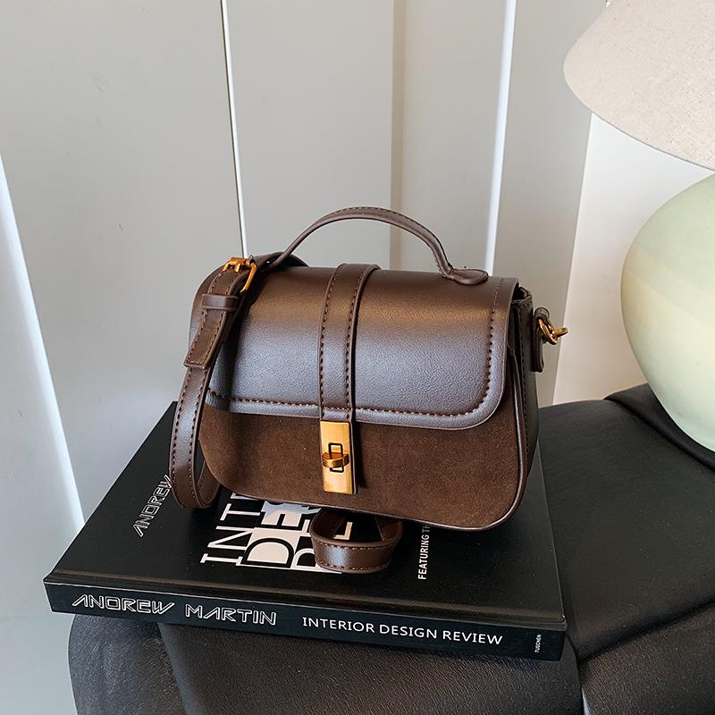 Branded Mini Square Flap Cross Body Bags For Women Latest Luxury Designer Purses And Handbags PU Suede Shoulder Saddle Bag 22x16x5.5cm
Branded Mini Square Flap Cross Body Bags For Women Latest Luxury Designer Purses And Handbags PU Suede Shoulder Saddle Bag 22x16x5.5cm