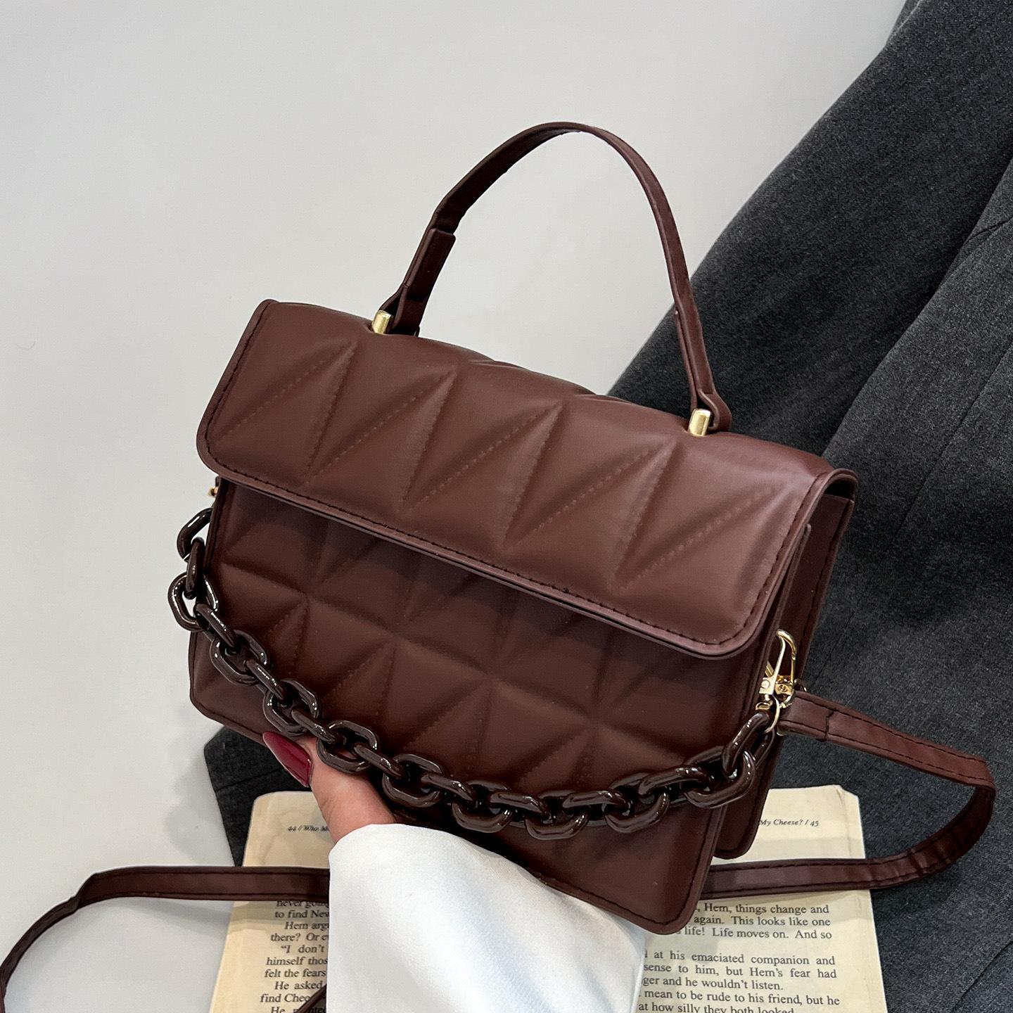 Женская сумка через плечо 2025 новый тренд мода портативная маленькая квадратная сумка простая ромбовидная популярная сумка-мессенджер
Женская сумка через плечо 2025 новый тренд мода портативная маленькая квадратная сумка простая ромбовидная популярная сумка-мессенджер