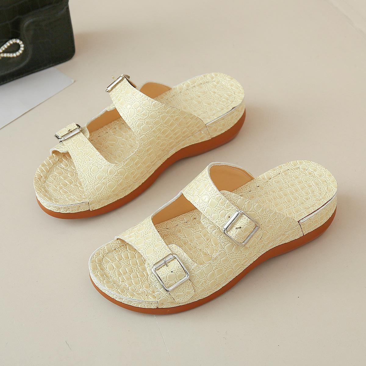 Женская обувь большого размера из импортных товаров, лето 2024, новые европейские и американские модные туфли на танкетке с пряжкой на ремне, пляжные классные тапочки 43