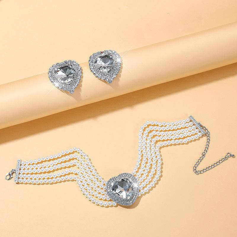 Exaggerated multi-layer imitation pearl peach heart crystal necklace earrings set love rhinestone neck chain women
Exaggerated multi-layer imitation pearl peach heart crystal necklace earrings set love rhinestone neck chain women