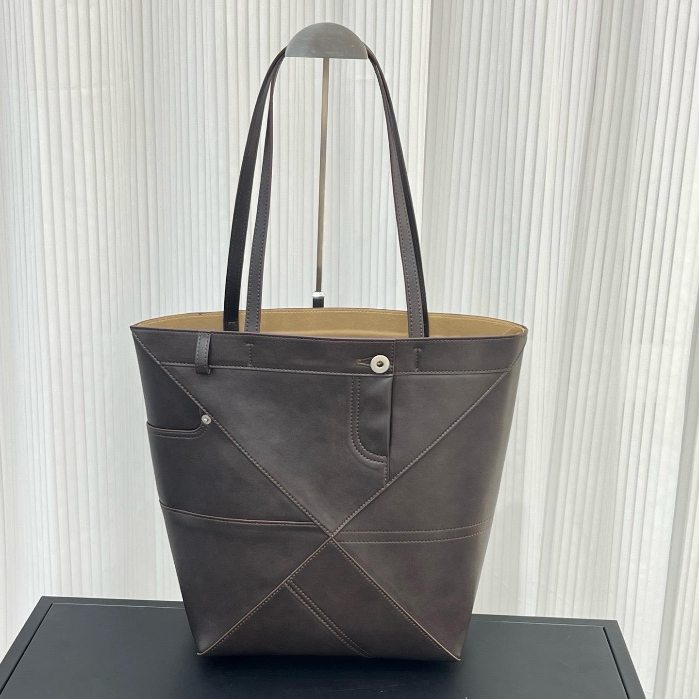2026 New Panta Splicing Folding Tote Bag Retro High Grade Cowhide Bucket Bag Genuine Leather Commuter Bag For Women 31.5 x 25.5 x 14.5cm Blank
2026 New Panta Splicing Folding Tote Bag Retro High Grade Cowhide Bucket Bag Genuine Leather Commuter Bag For Women 31.5 x 25.5 x 14.5cm Blank