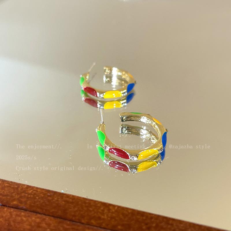 Diamond drop oil round earrings simple high-end temperament earrings niche fashion versatile earrings
Diamond drop oil round earrings simple high-end temperament earrings niche fashion versatile earrings