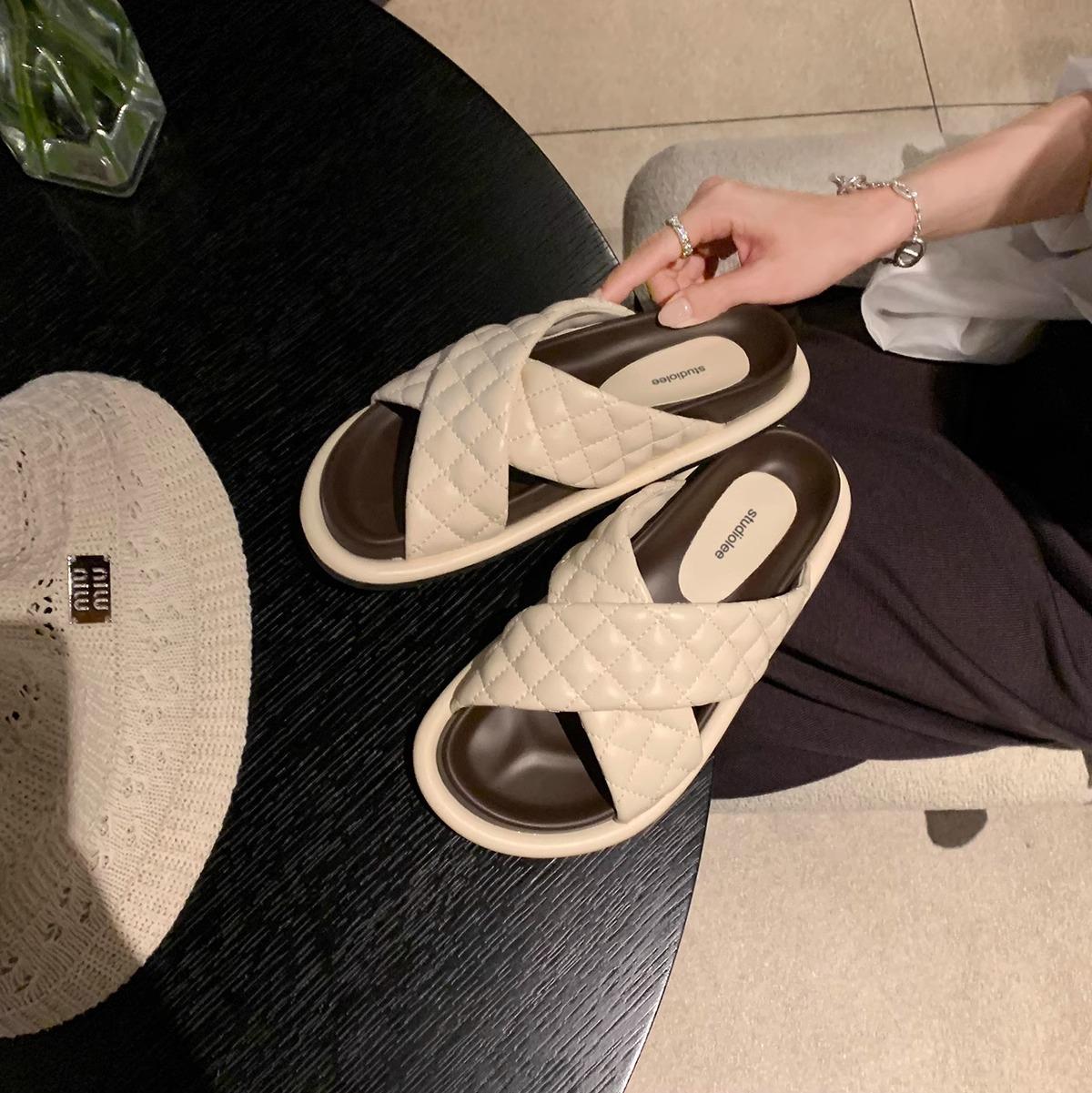 Cowhide version~ Soft waxy rhombus cross belt color matching outer wear leather half slippers women s sandals 35
Cowhide version~ Soft waxy rhombus cross belt color matching outer wear leather half slippers women s sandals 35