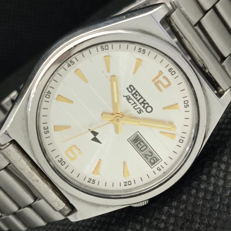 USED VINTAGE SEIKO 5 AUTO 7009A JAPAN MENS D/D SILVER WATCH 608d-a315656-2 SKU608d-a315656
USED VINTAGE SEIKO 5 AUTO 7009A JAPAN MENS D/D SILVER WATCH 608d-a315656-2 SKU608d-a315656