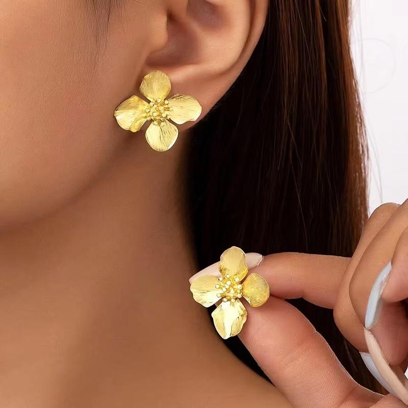Huitan Luxury Gold Color Flower Women’s Stud Earrings Glossy Modern Ear Accessories Noble Gorgeous Engagement Wedding Zircon
Huitan Luxury Gold Color Flower Women’s Stud Earrings Glossy Modern Ear Accessories Noble Gorgeous Engagement Wedding Zircon