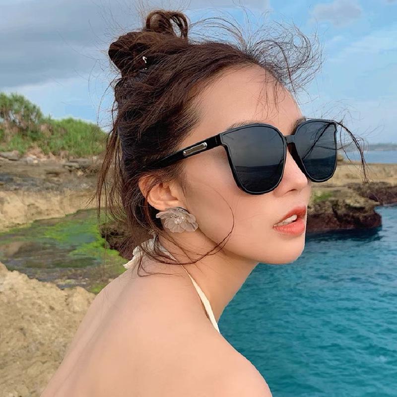 High-End Retro Fashion Polarized Sunglasses for Men & Women - UV Protection & Versatile Style Standard Lens
High-End Retro Fashion Polarized Sunglasses for Men & Women - UV Protection & Versatile Style Standard Lens
