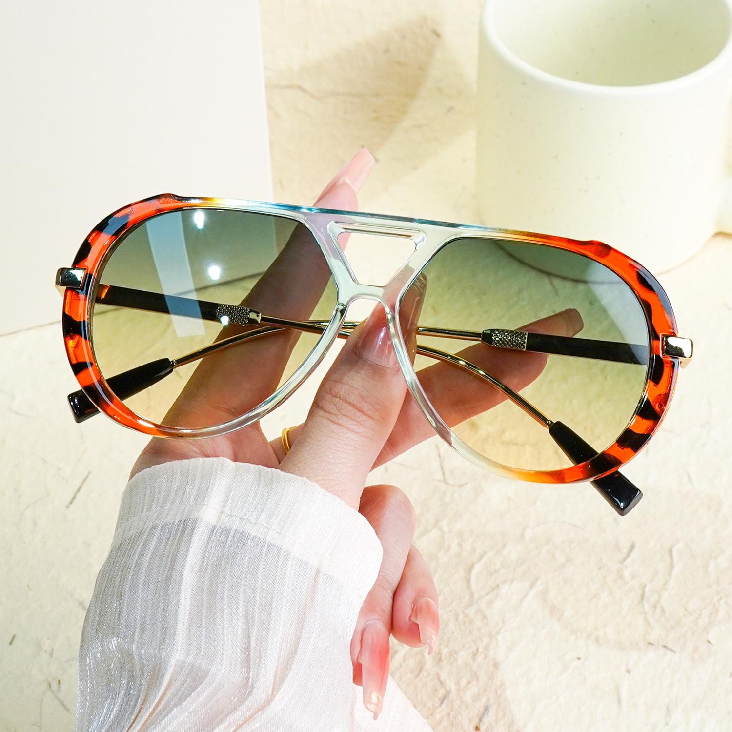 Trendy Double Bridge sunglasses for ladies Men featuring PC Lens and Fashionable Decorative Frame Eyewear Perfect for Birthdays
Trendy Double Bridge sunglasses for ladies Men featuring PC Lens and Fashionable Decorative Frame Eyewear Perfect for Birthdays