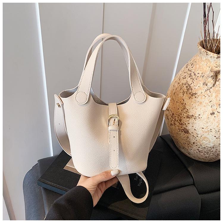 Новая модная овощная сумка-тоут через плечо, большая вместимость, трендовый нишевый дизайн, сумка-мессенджер
Новая модная овощная сумка-тоут через плечо, большая вместимость, трендовый нишевый дизайн, сумка-мессенджер