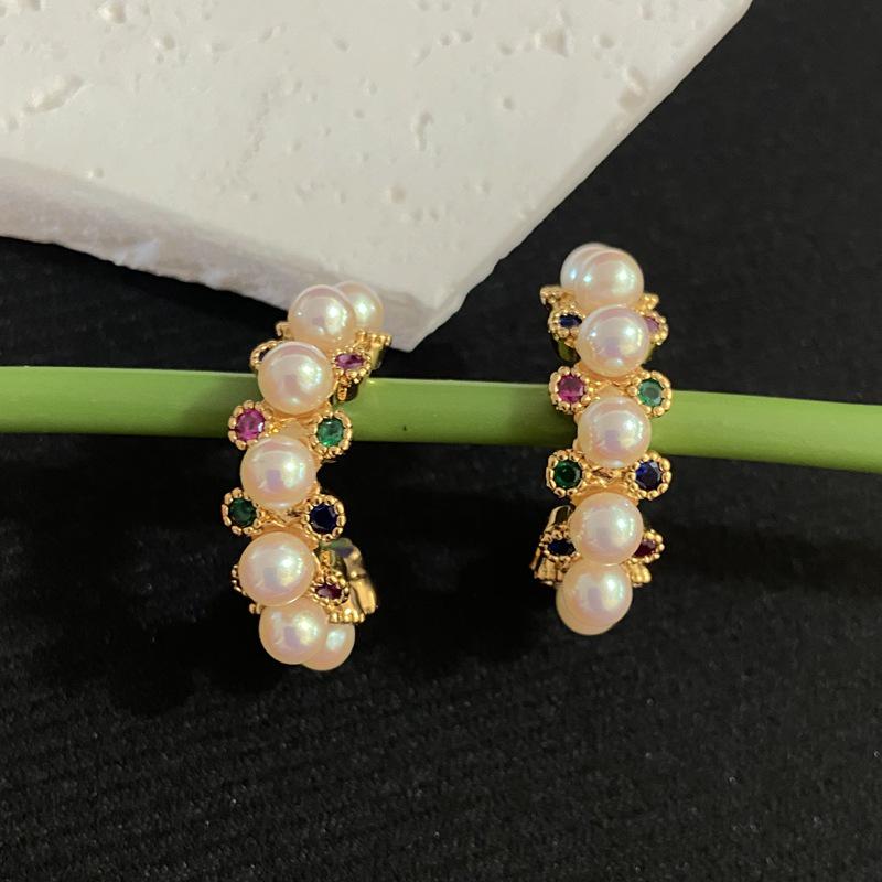 Atmospheric C-Shaped Zircon Gemstone Earrings - Colorful, High-End Vacation Style with Silver Needle.
Atmospheric C-Shaped Zircon Gemstone Earrings - Colorful, High-End Vacation Style with Silver Needle.